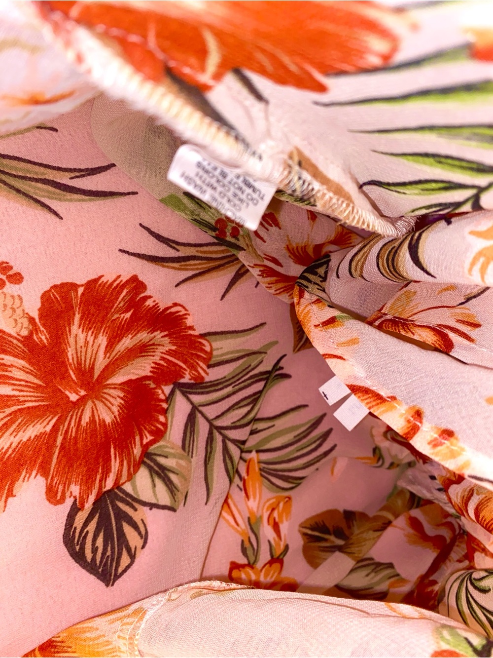 Live 4 Truth Floral Off-Shoulder Crop Top in Small Hibiscus Flower Whire Tropics - Picture 9 of 11